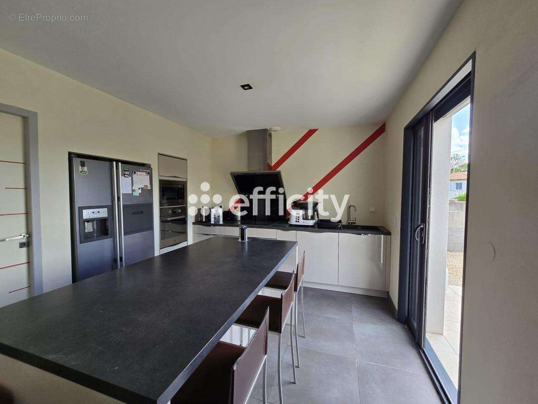Maison 117 m² à Prahecq  - photo 5