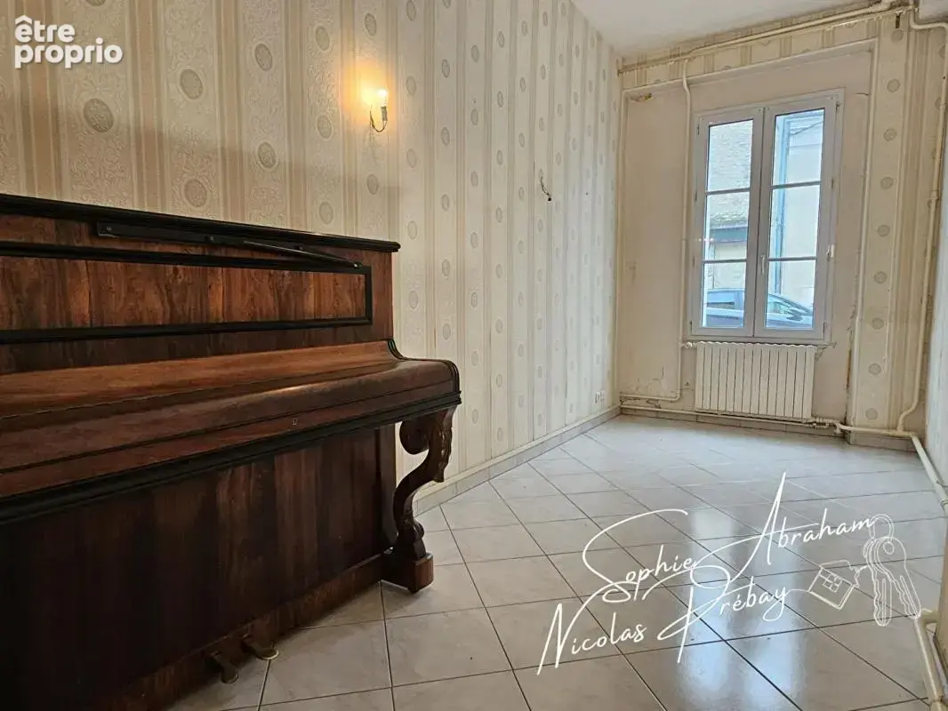 Maison de ville avec dépendances et fort potentiel en centre-ville de Toury - photo 6