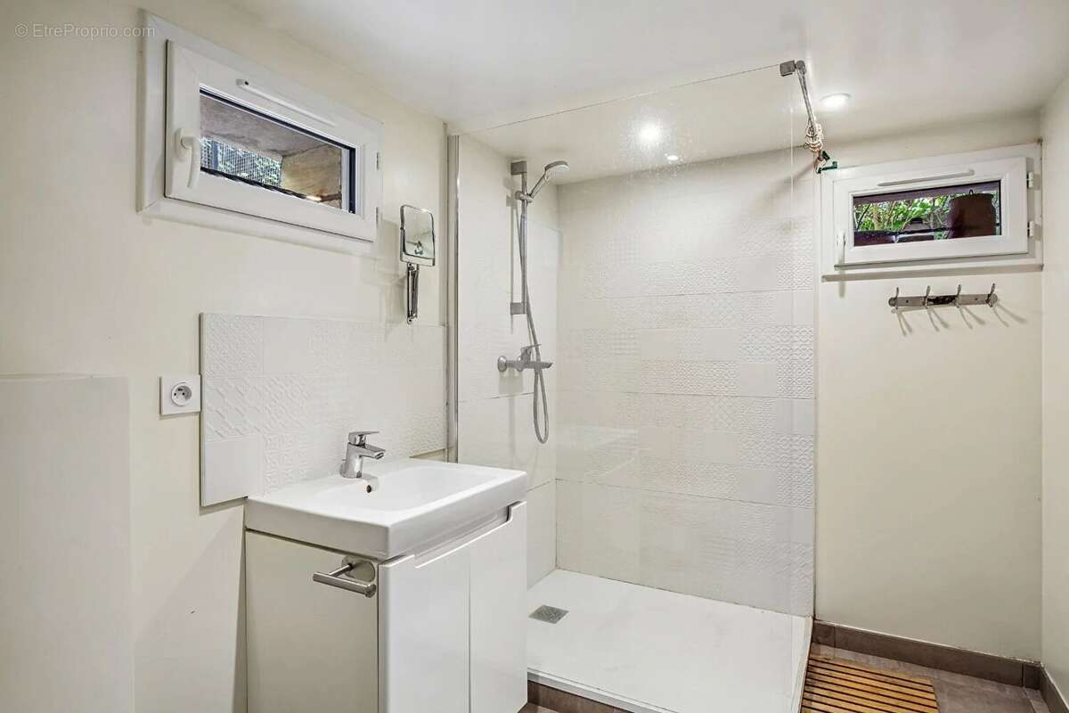 LE PECQ, maison de 215 M2 au sol sur 347 M2 de terrain - photo 16