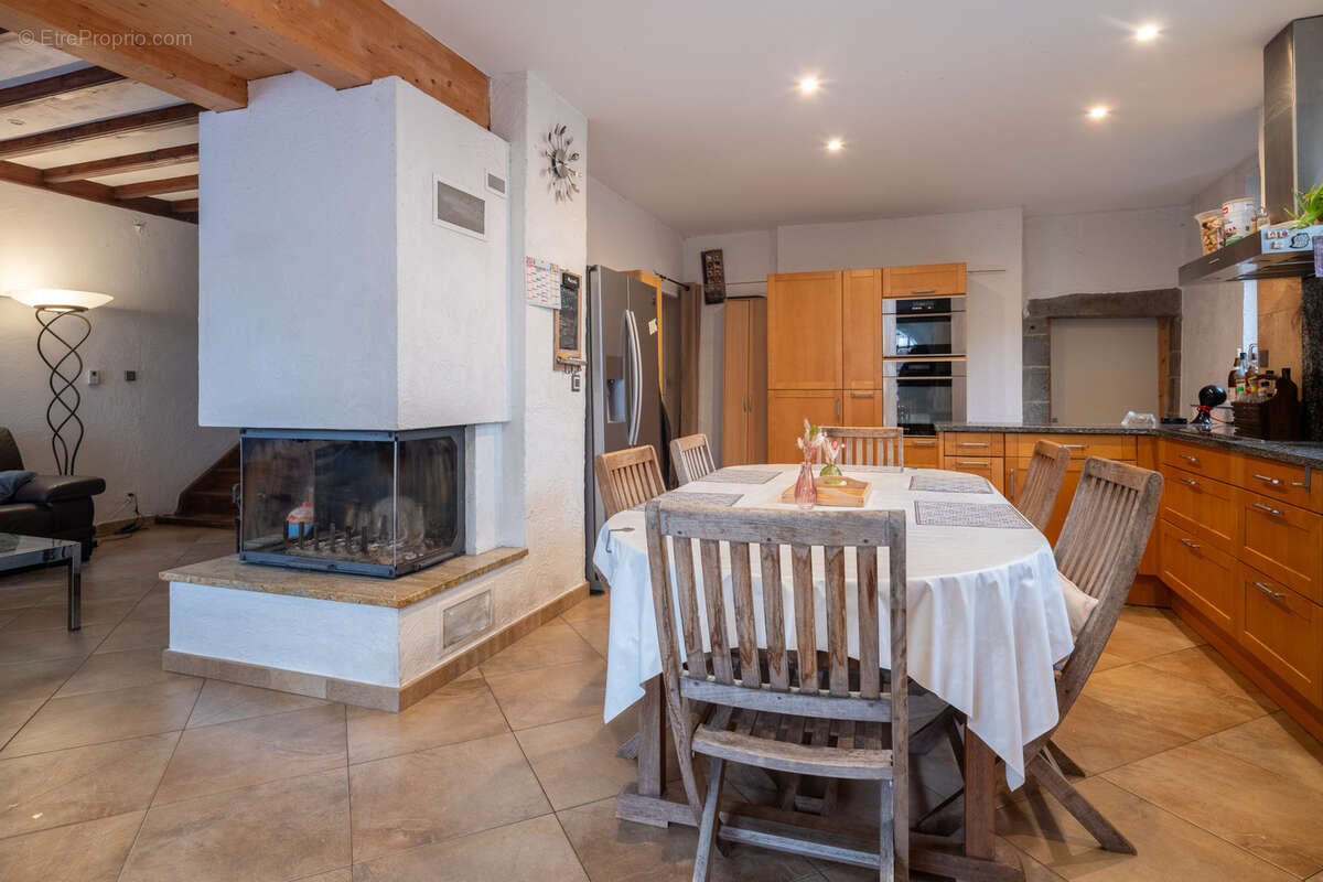 Maison à CHALLEX