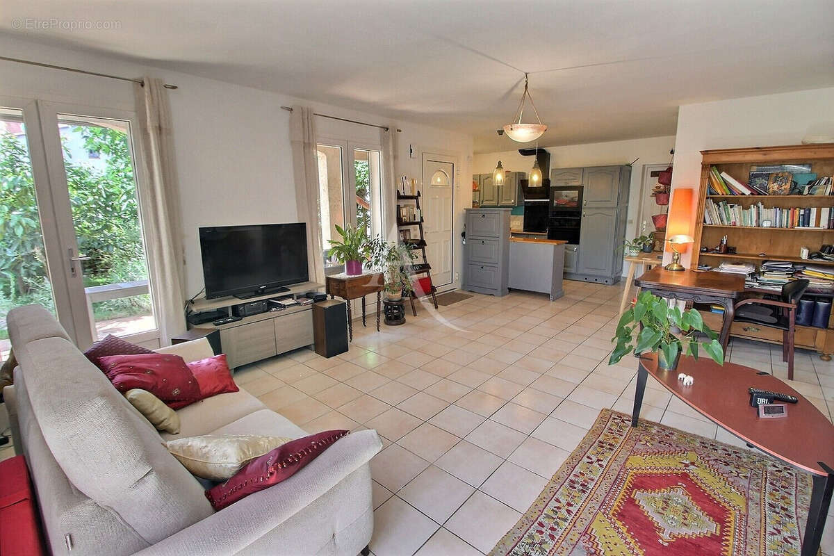 Alenya villa 4 pieces plain pied 3 faces avec jardin et garage - photo 3