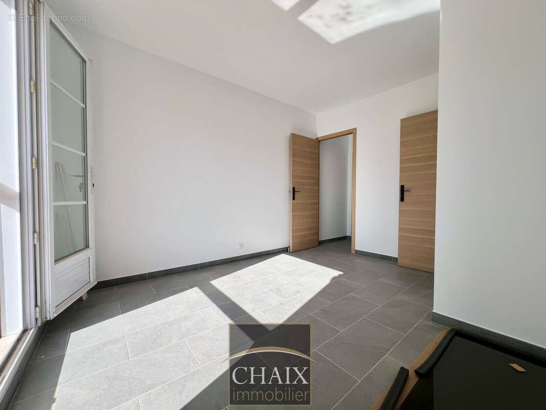 13009 MARSEILLE - Maison + studio bien rare - photo 11