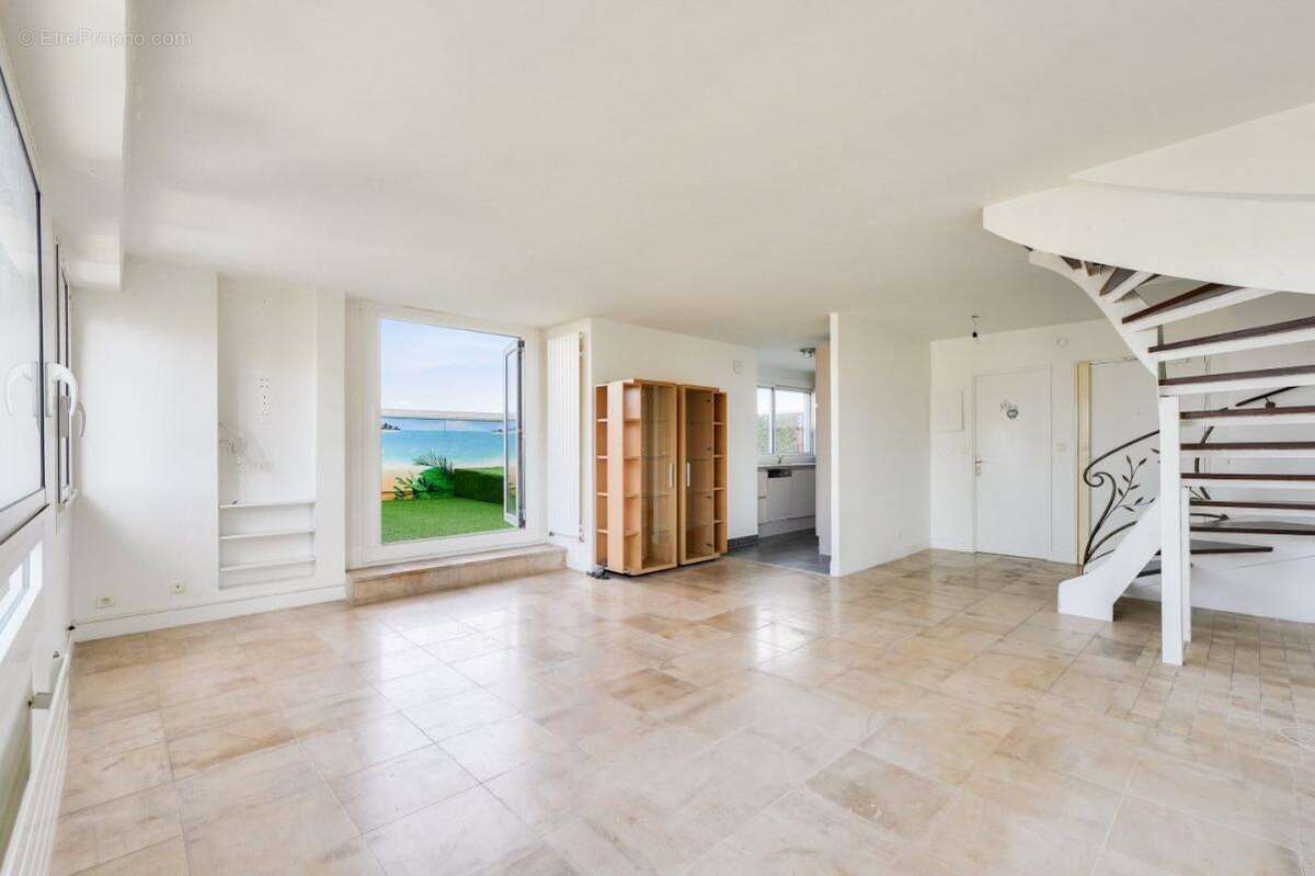 Appartement à COURBEVOIE