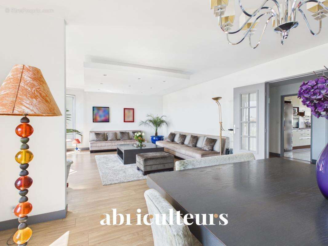 Appartement à CHARENTON-LE-PONT