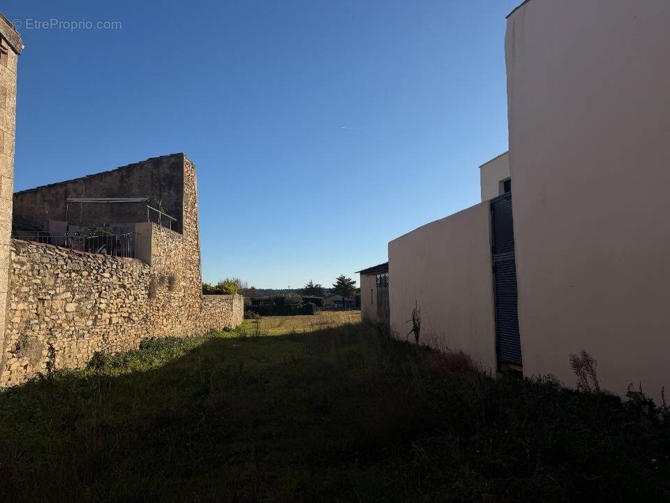 Terrain à CALVISSON