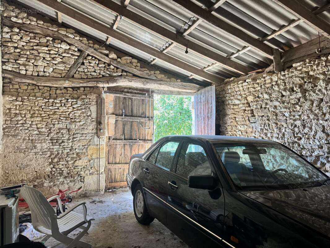 Maison 83 m² à Grezac  - photo 8
