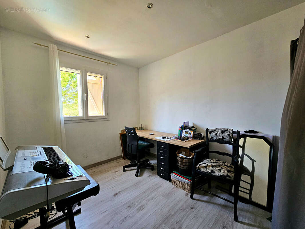 Maison La Crau T5 96 m2, quartier résidentiel, calme, ACHAT, VENTE - photo 9