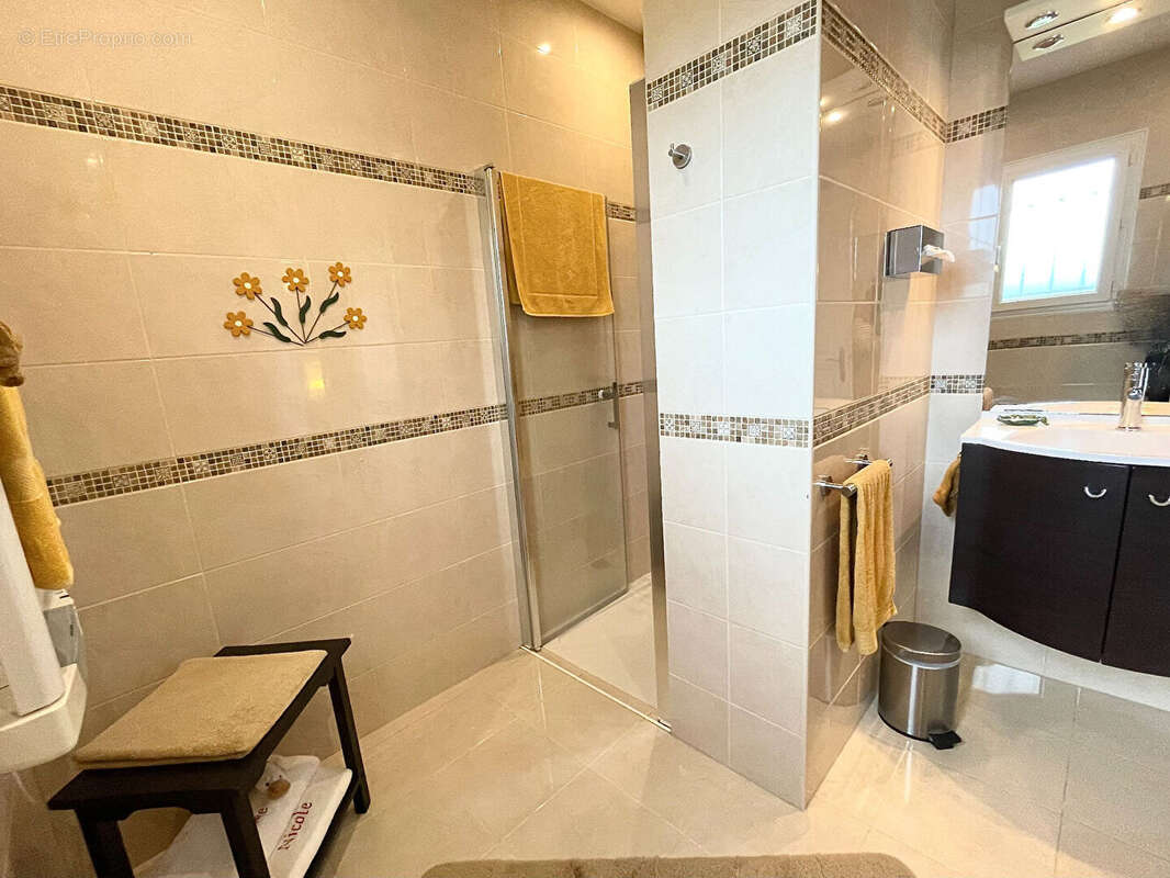 LOT- LUZECH    Superbe propriété, 4 chambres, située dans un grand parc clos avec piscine chauffée. - photo 12