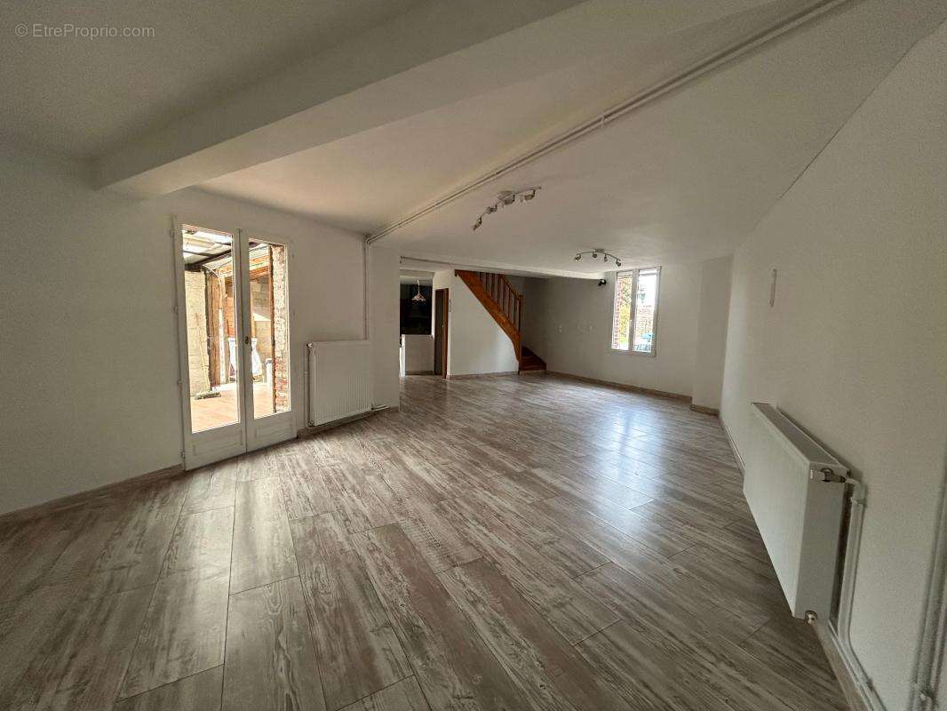 Maison à MONTGERAIN