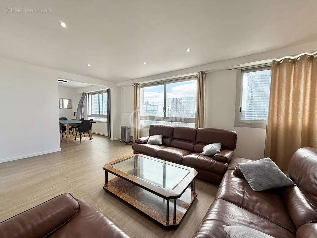 Appartement à COURBEVOIE