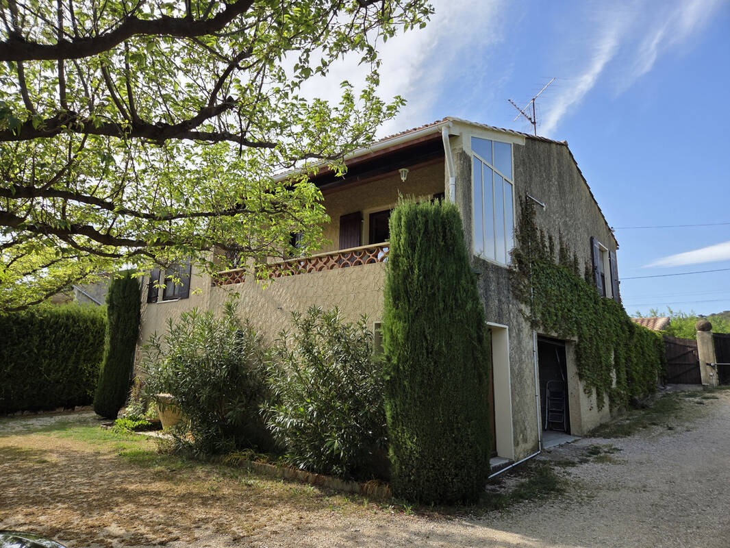 Maison à SAINT-PANTALEON-LES-VIGNES