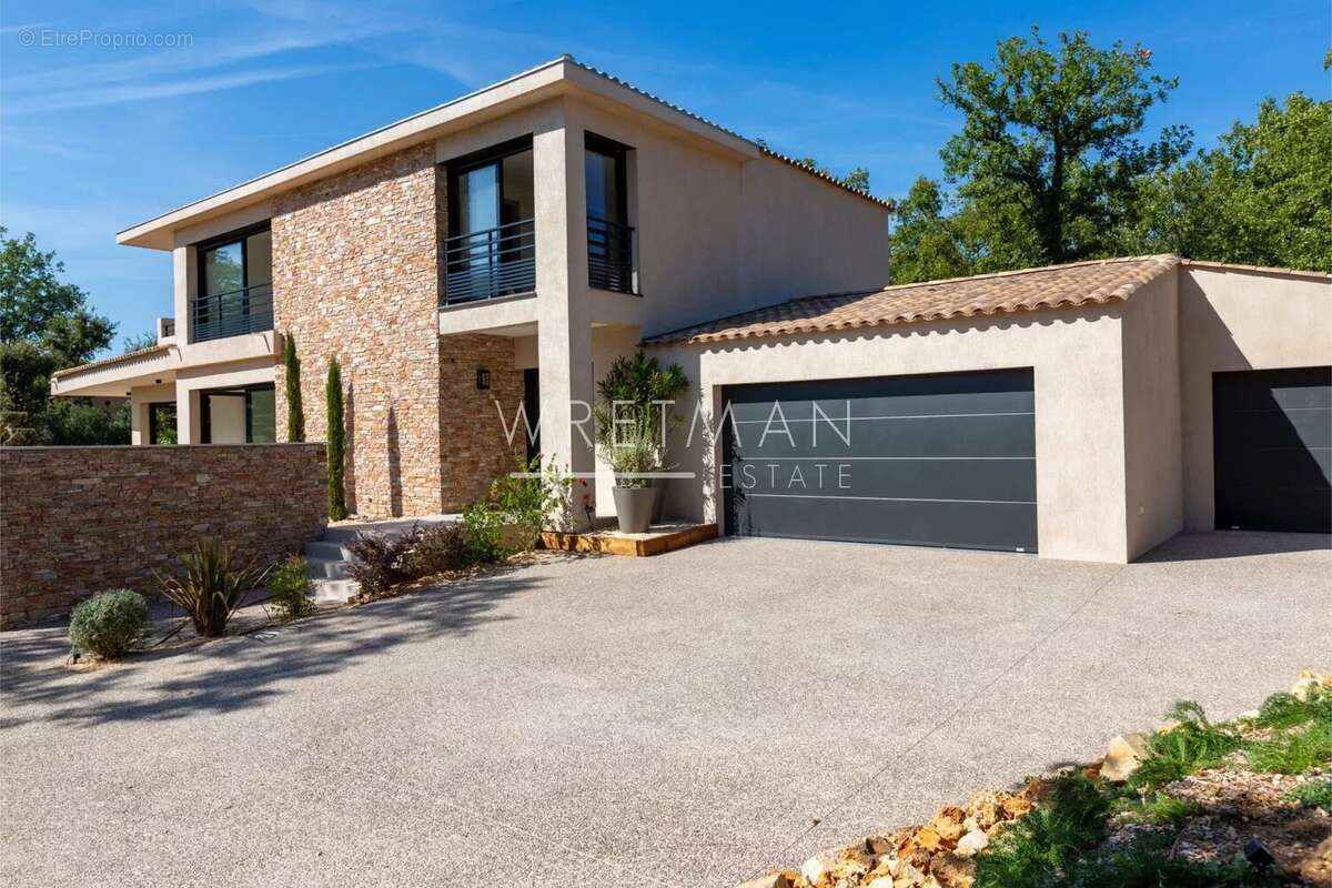 Maison à TOURRETTES