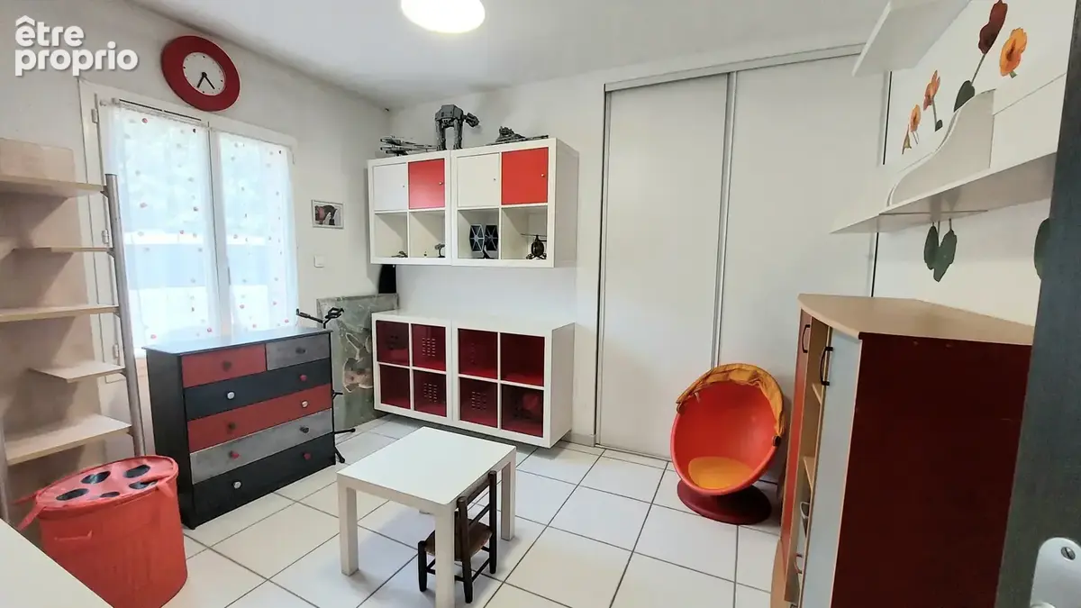 MAISON 170 m2 -  Piscine et Double Garage sur 1042 m2 de terrain - photo 19