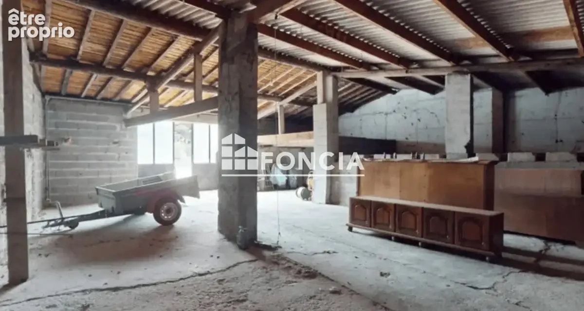 Investisseurs, artisans ou porteurs de projets : découvrez un bien rare à fort potentiel de valorisation à Trévoux ! - photo 10