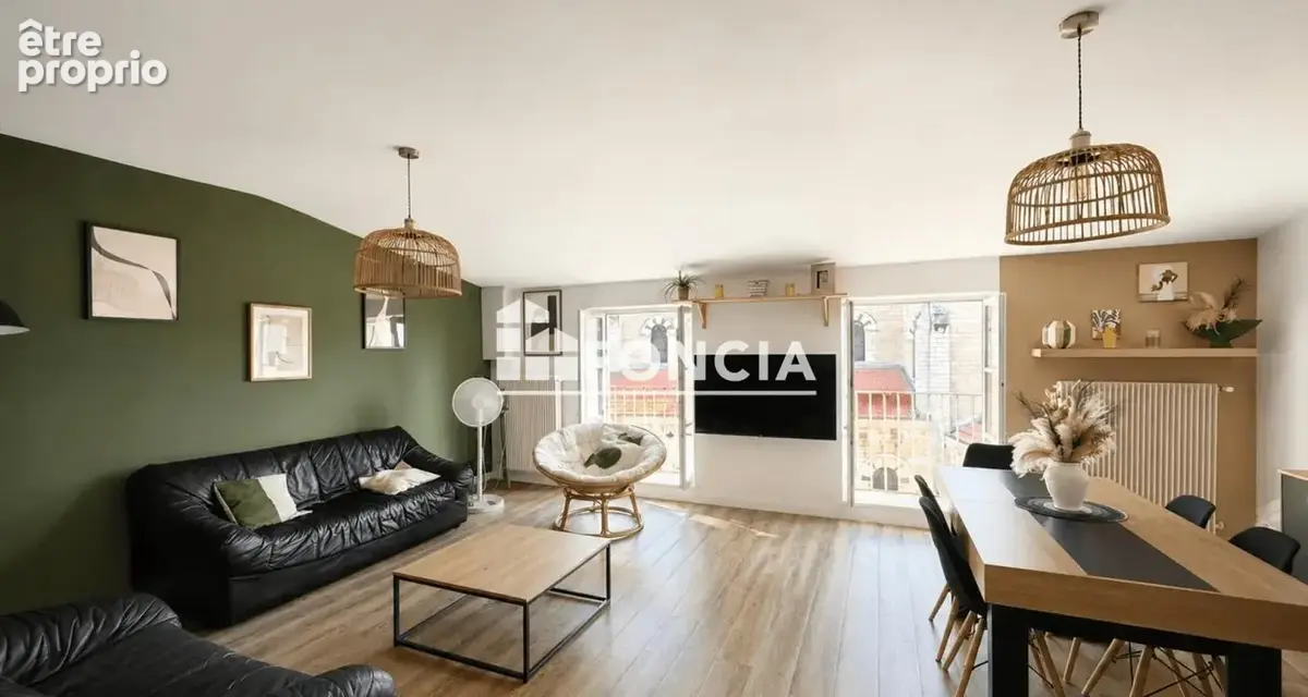 Appartement T4 vendu loué – Centre historique de Trévoux – Vue Saône & Église Saint-Symphorien - photo 1