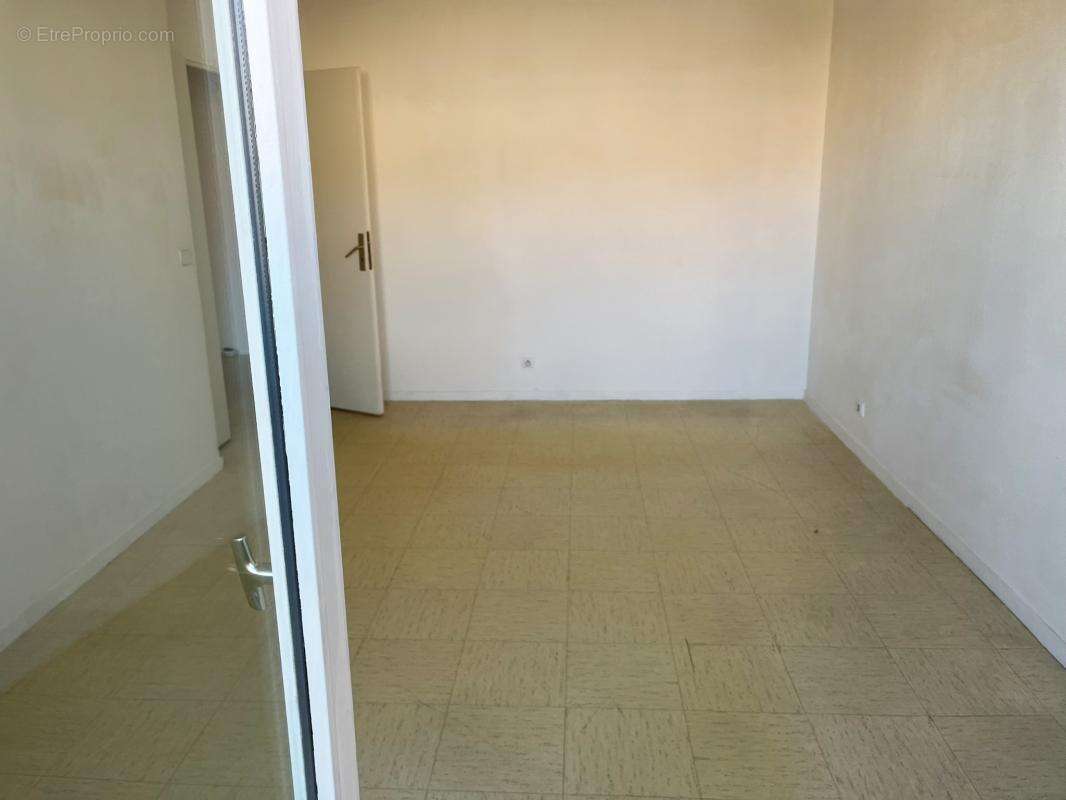 Appartement à ROQUEBRUNE-SUR-ARGENS