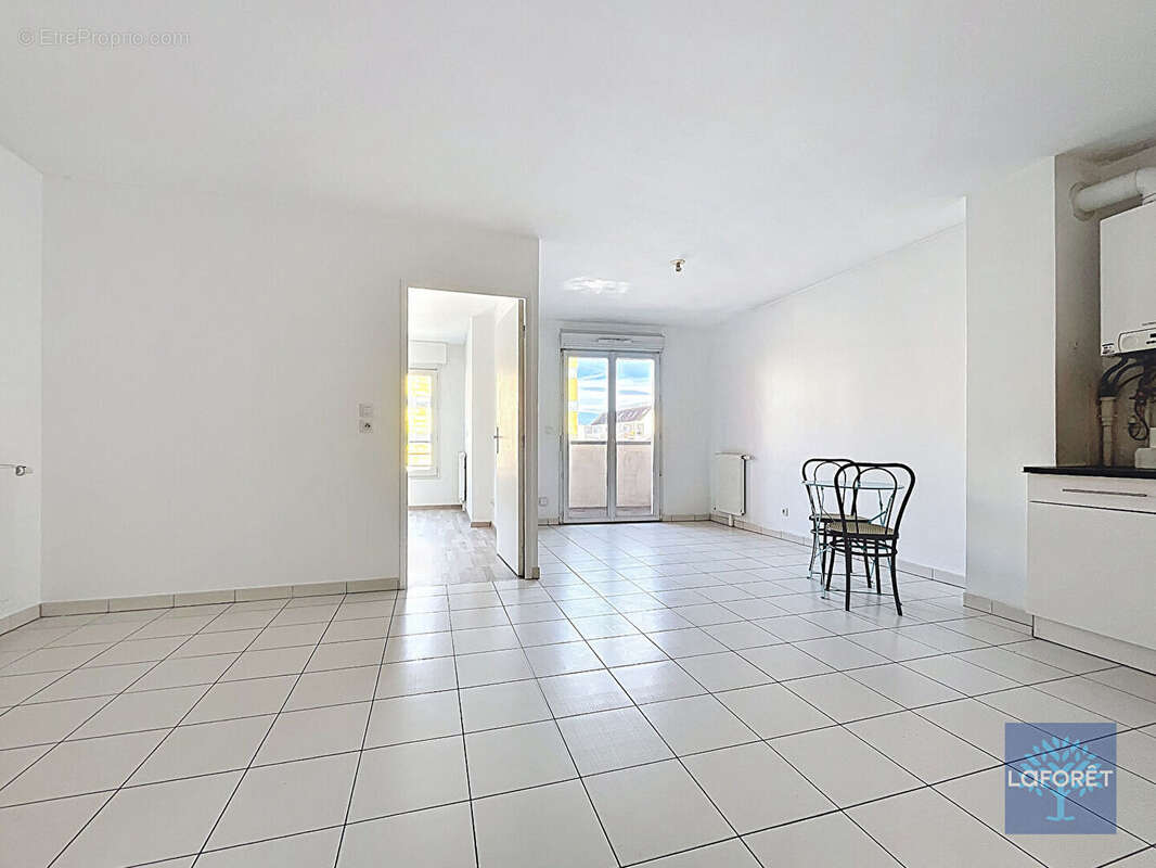 Appartement à CHILLY-MAZARIN
