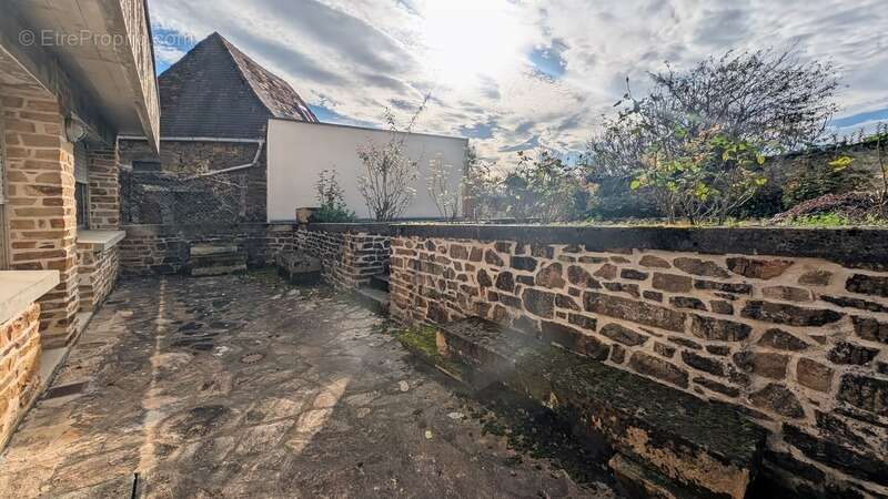 Maison à LANOUAILLE