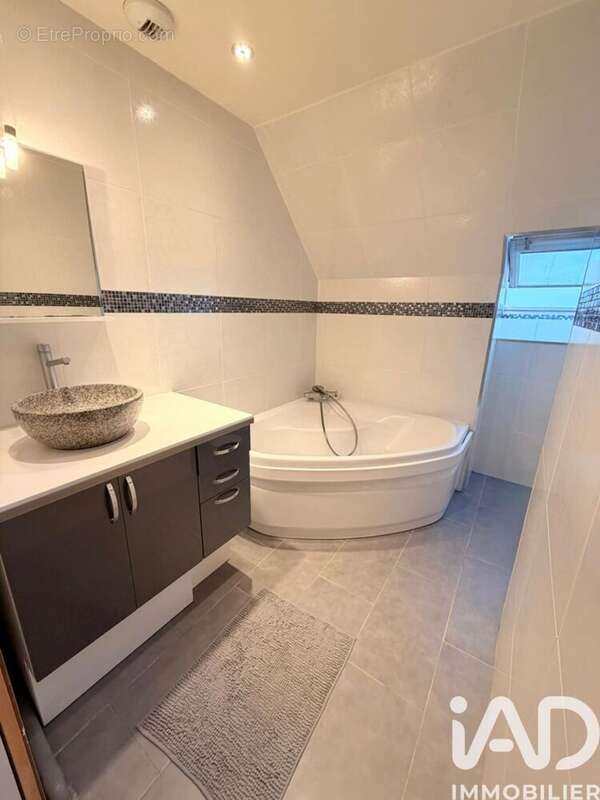 Photo 8 - Maison à VALLANGOUJARD