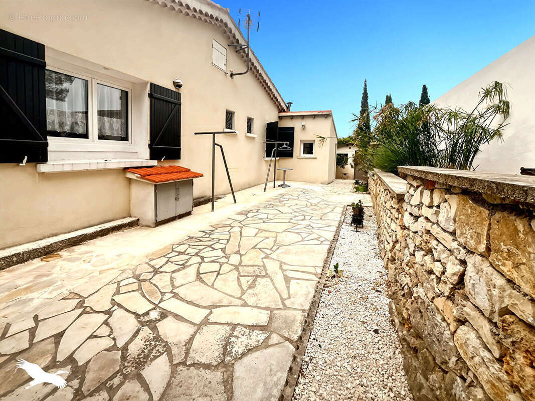 Maison La Penne-sur-Huveaune -112 m2 - 5 pièces - 3 Chambres + Jardin + Piscine - photo 6