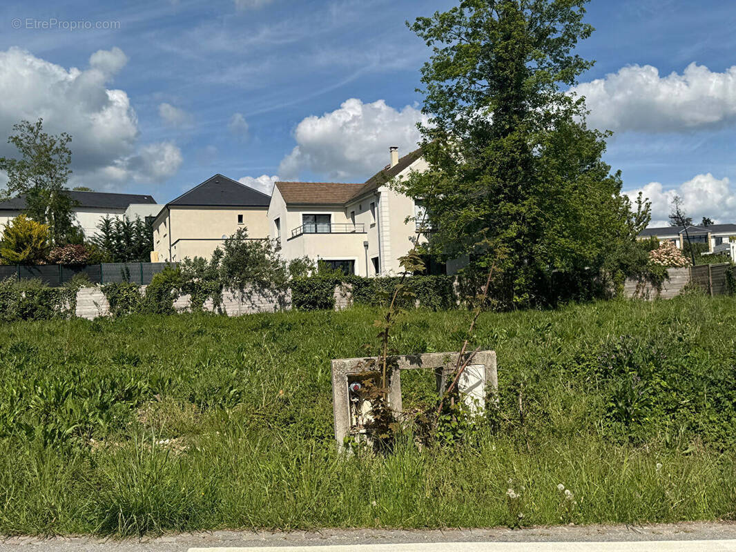Terrain à CRESPIERES