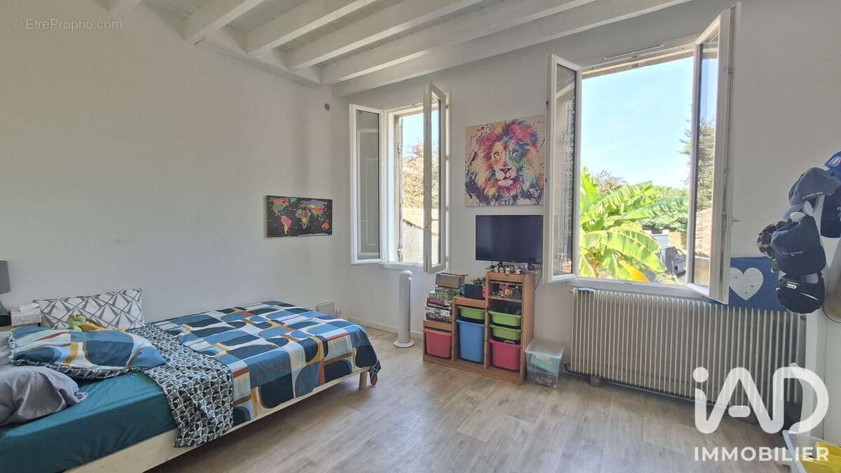 Maison 118 m² à Castillon-La-Bataille  - photo 7