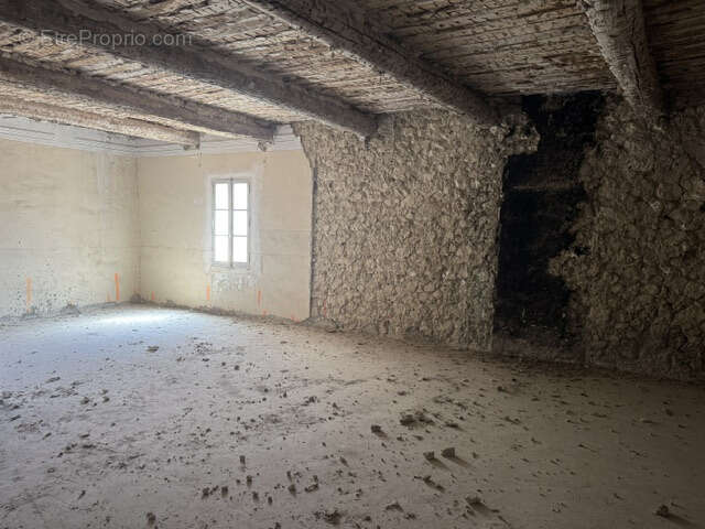 Maison à LA ROQUE-D'ANTHERON