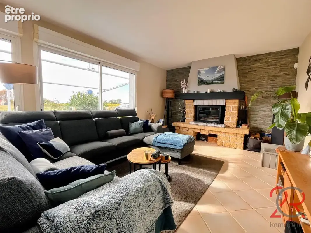 Maison aux beaux volumes avec 4 chambres, garage et piscine - photo 3