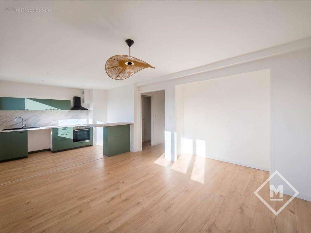 Appartement 3 Pièces Lumineux Dernier Étage Marseille 4ème Quartier Chartreux à 210 000€ FAI - photo 3