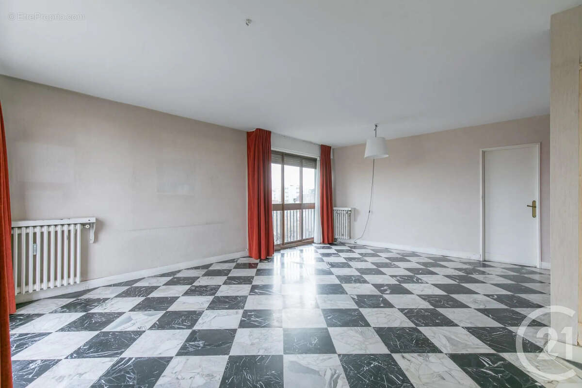 Appartement à SAINT-MAUR-DES-FOSSES