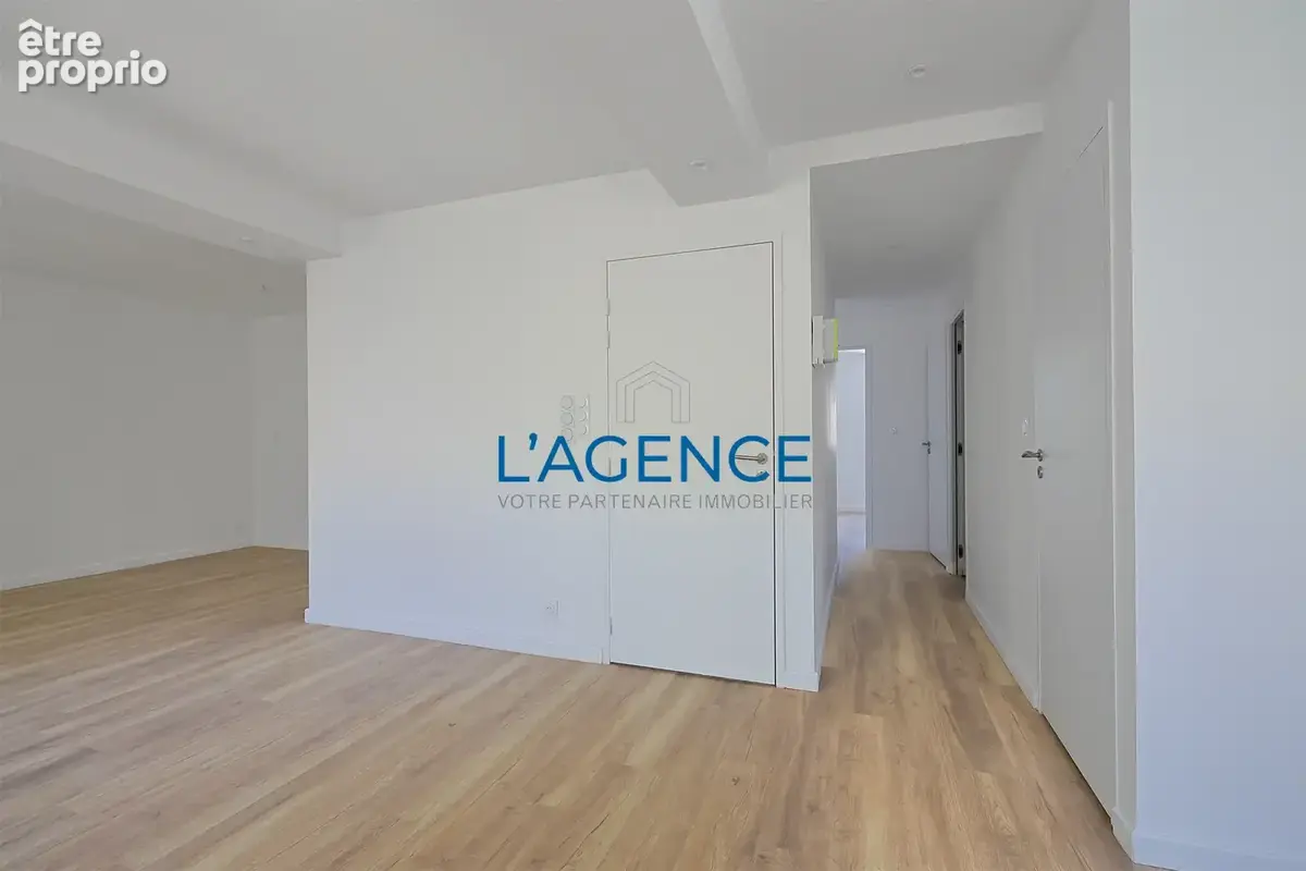 Appartement T4 de 74m2 dans une   résidence entièrement rénovée avec deux places de parkings privatives - photo 5