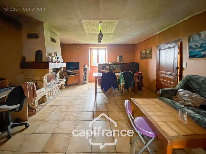 Maison à DOMMARTIN-LES-CUISEAUX