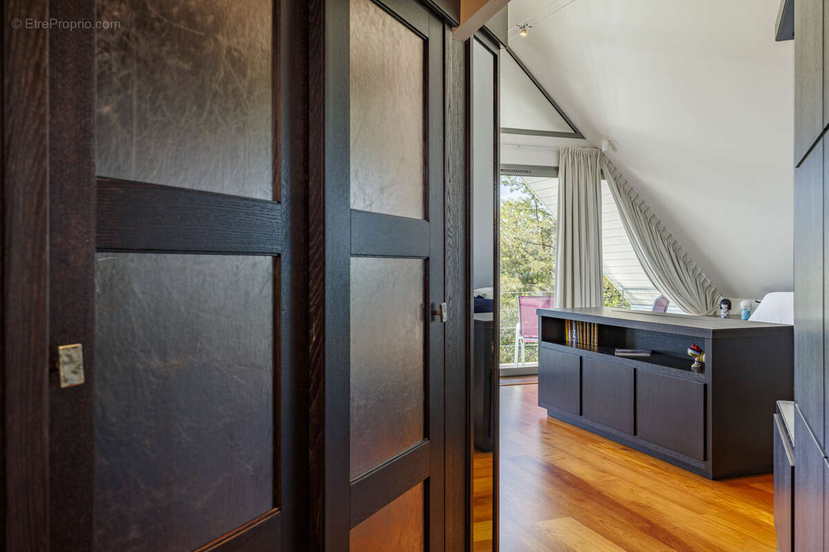Villa d'exception dominant le lac - photo 21
