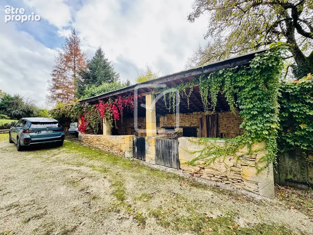 Demeure de caractere dominant sarlat avec dépendances et piscine - photo 5
