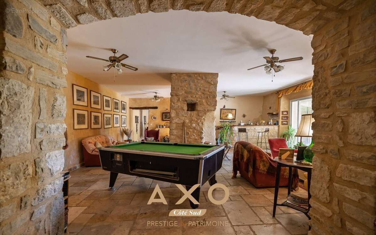 Allemagne-en-provence - bastide - 696 m² - 5 habitations - piscine 15x7 - terrain 1 ha - 995 000  - photo 9