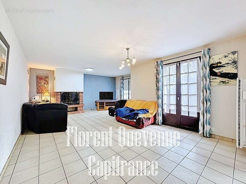 Maison à FEUGUEROLLES-BULLY