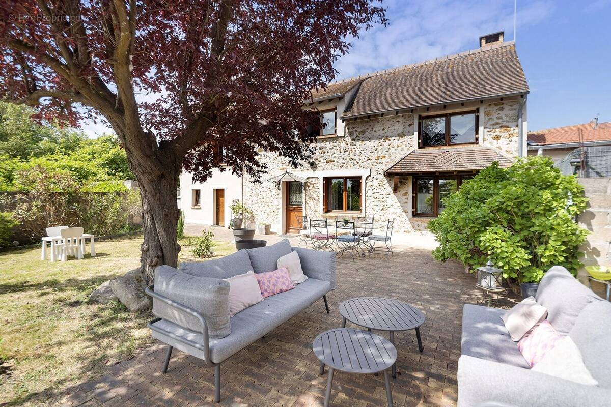 Maison à BRUYERES-LE-CHATEL