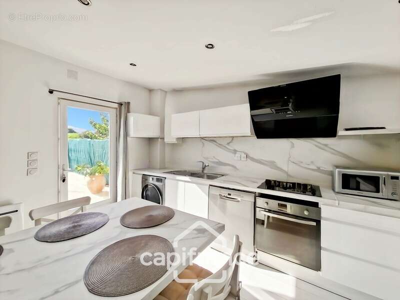 Alleins, maison de plain pied de   83m2 environ établie en zone agricole sur une parcelle de 3 400m2 m2 avec garage attenant - photo 16