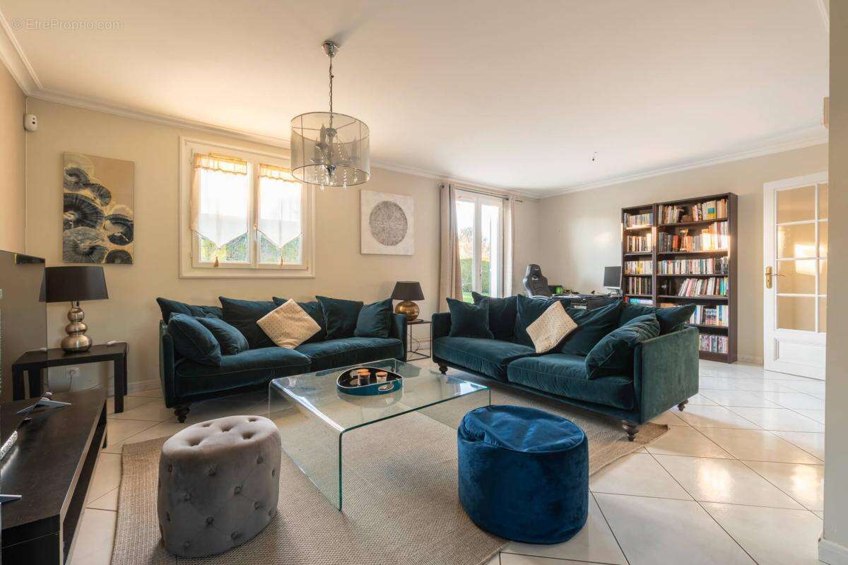 Maison 202 m² à Saint-Pavace  - photo 5