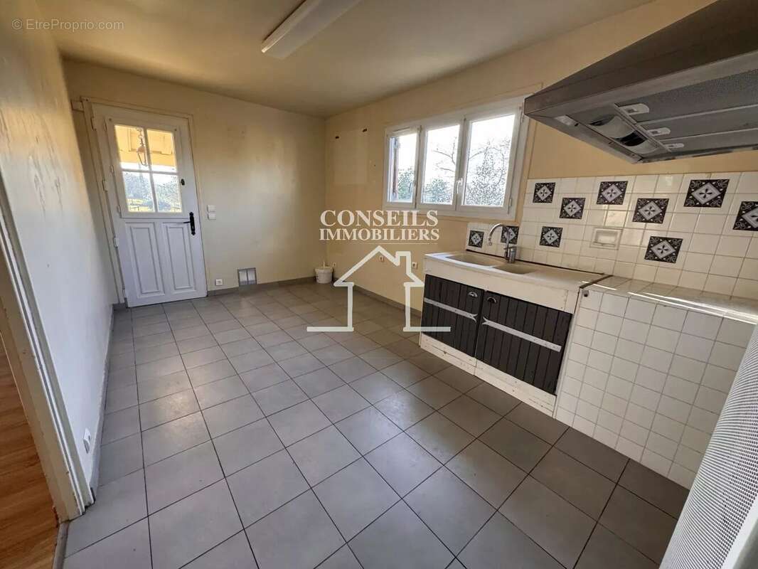 Maison à VILLENEUVE-SUR-YONNE