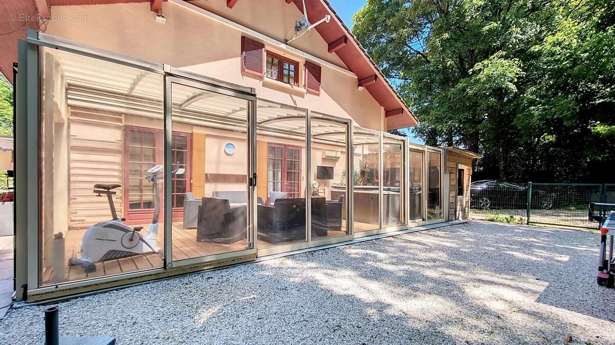 Maison à MONNETIER-MORNEX