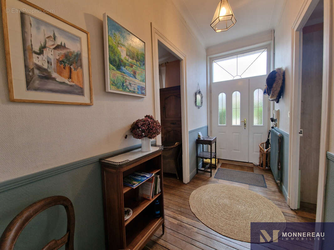 Maison à MONTMOREAU-SAINT-CYBARD