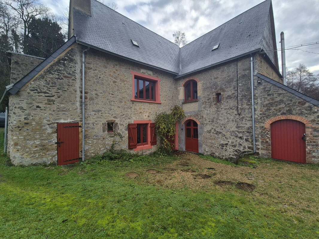 Maison à VIRE-EN-CHAMPAGNE