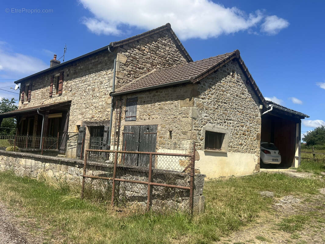 Maison à SAINT-JULIEN-DE-CIVRY