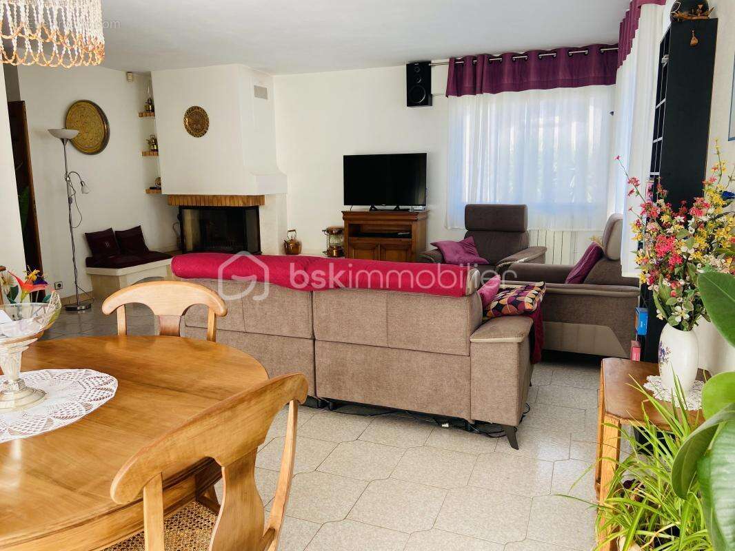 HENDAYE – Une maison familiale aux volumes exceptionnels, où tout se vit de plain-pied ! - photo 3
