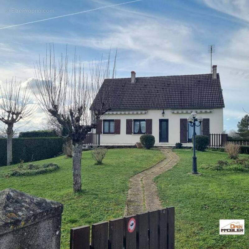 Maison à MONTGIVRAY