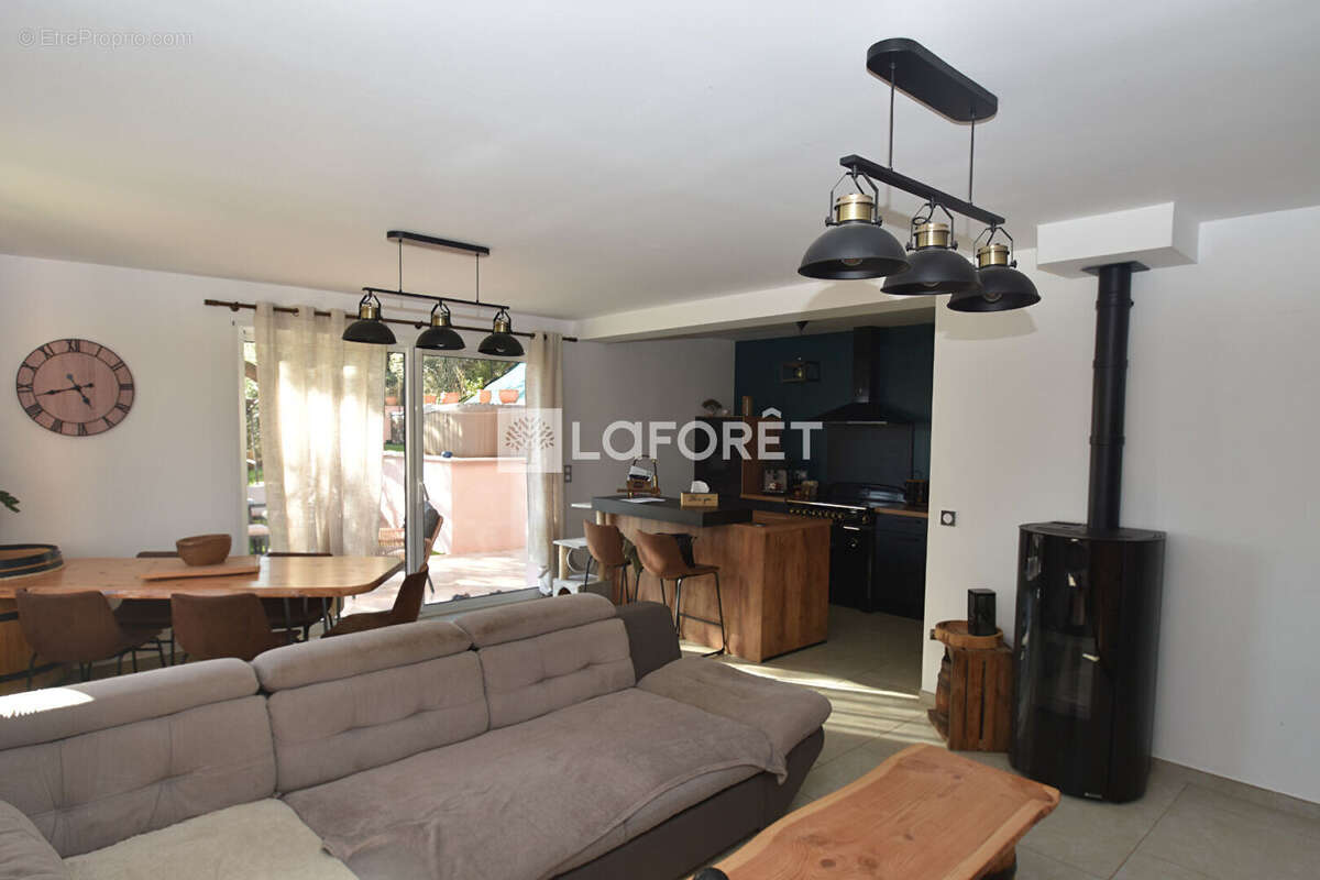 Maison à BAGNOLS-EN-FORET