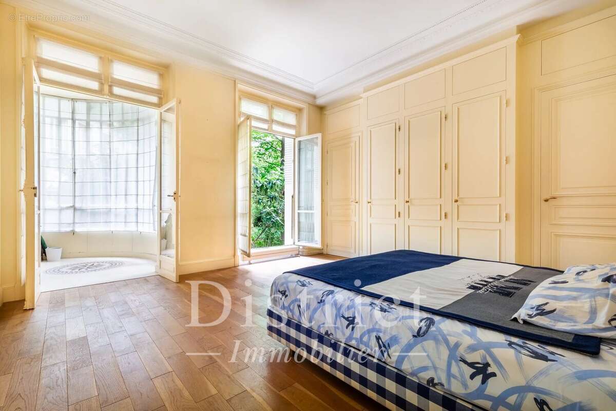 Appartement à PARIS-8E
