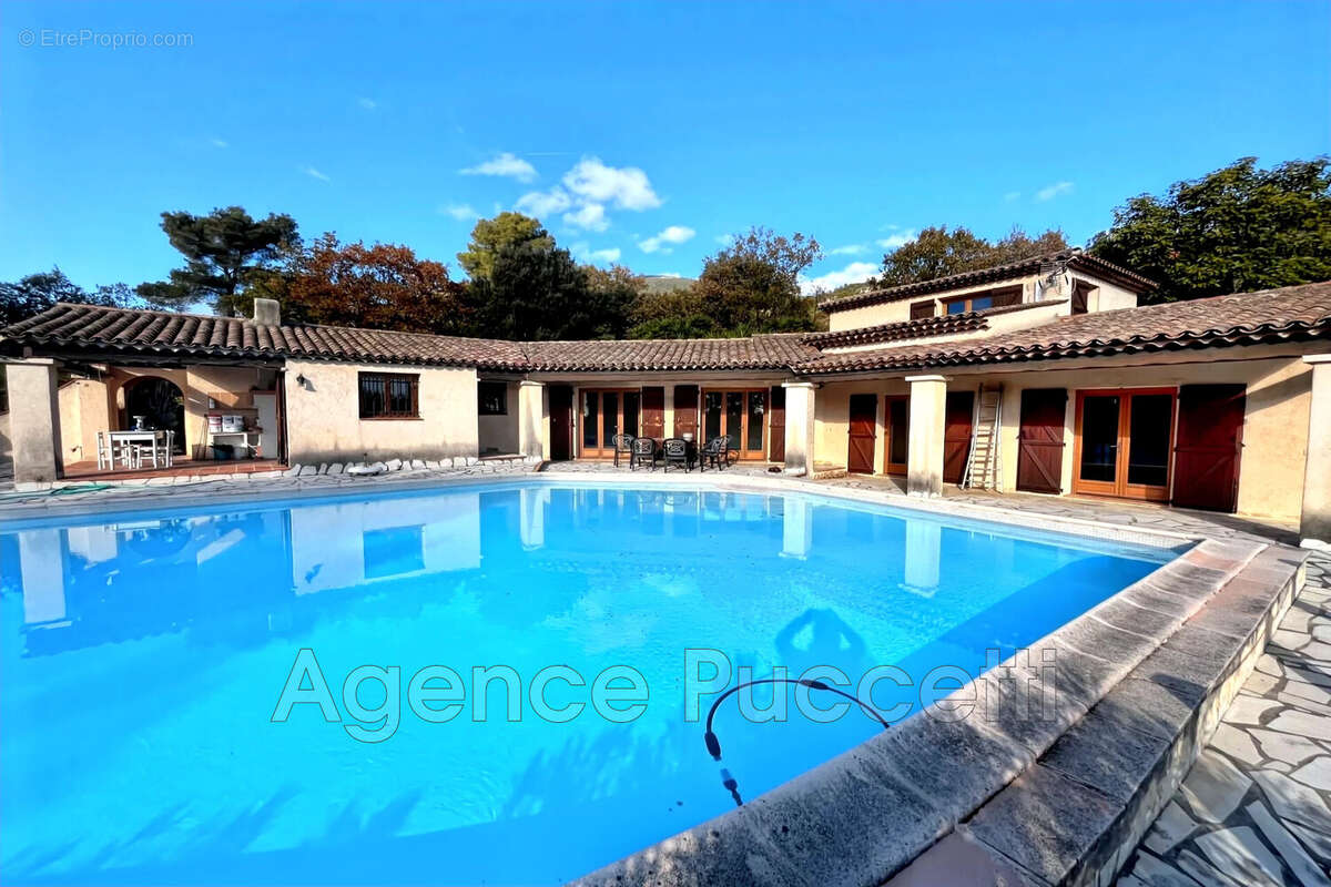 Maison à TOURRETTES-SUR-LOUP