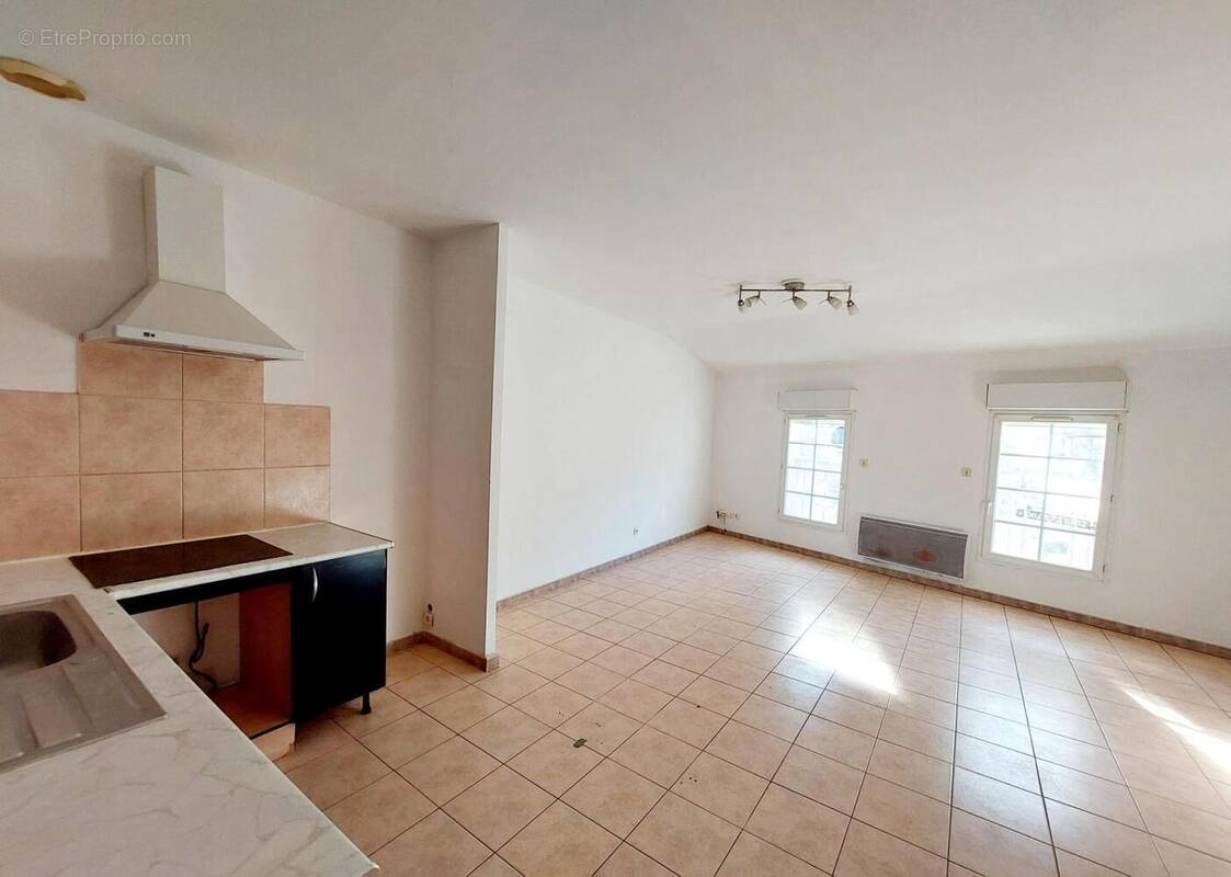 Appartement à LUNEL-VIEL